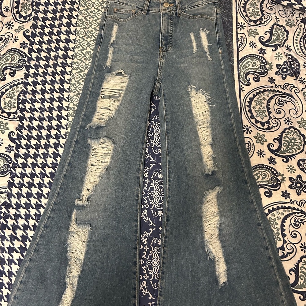 Women’s xs size two jeans. Like new only worn twice.
